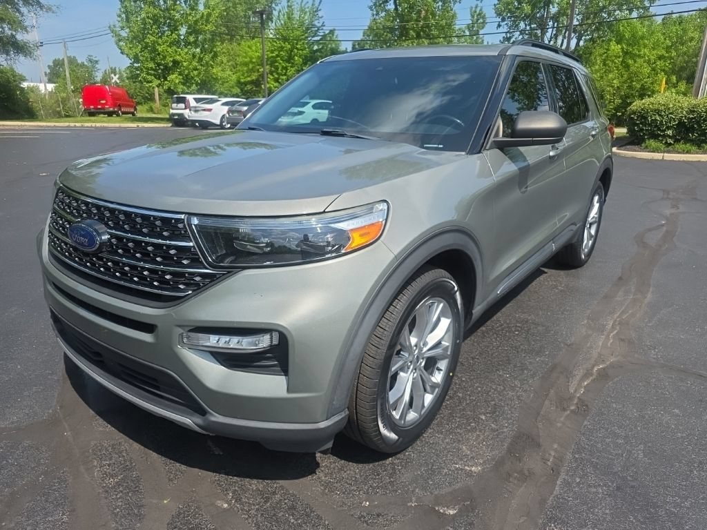 Used 2020 Ford Explorer XLT w/ Equipment Group 202A AWD/4WD image 3