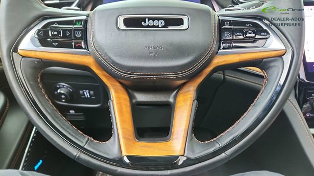 Used 2023 Jeep Grand Cherokee L Summit AWD/4WD image 44