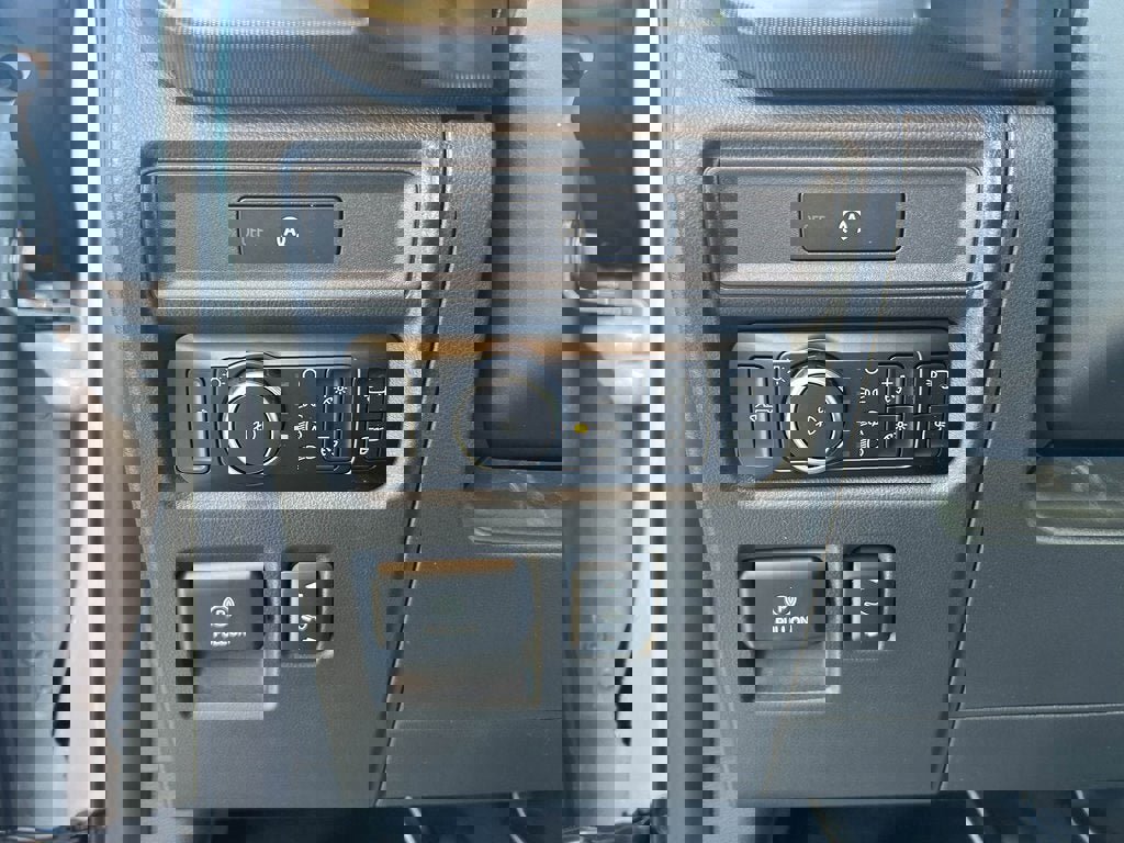 New 2025 Ford F150 Platinum w/ FX4 Off-Road Package image 10