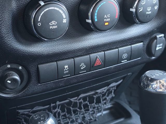 Used 2016 Jeep Wrangler Unlimited Sahara w/ Connectivity Group image 25