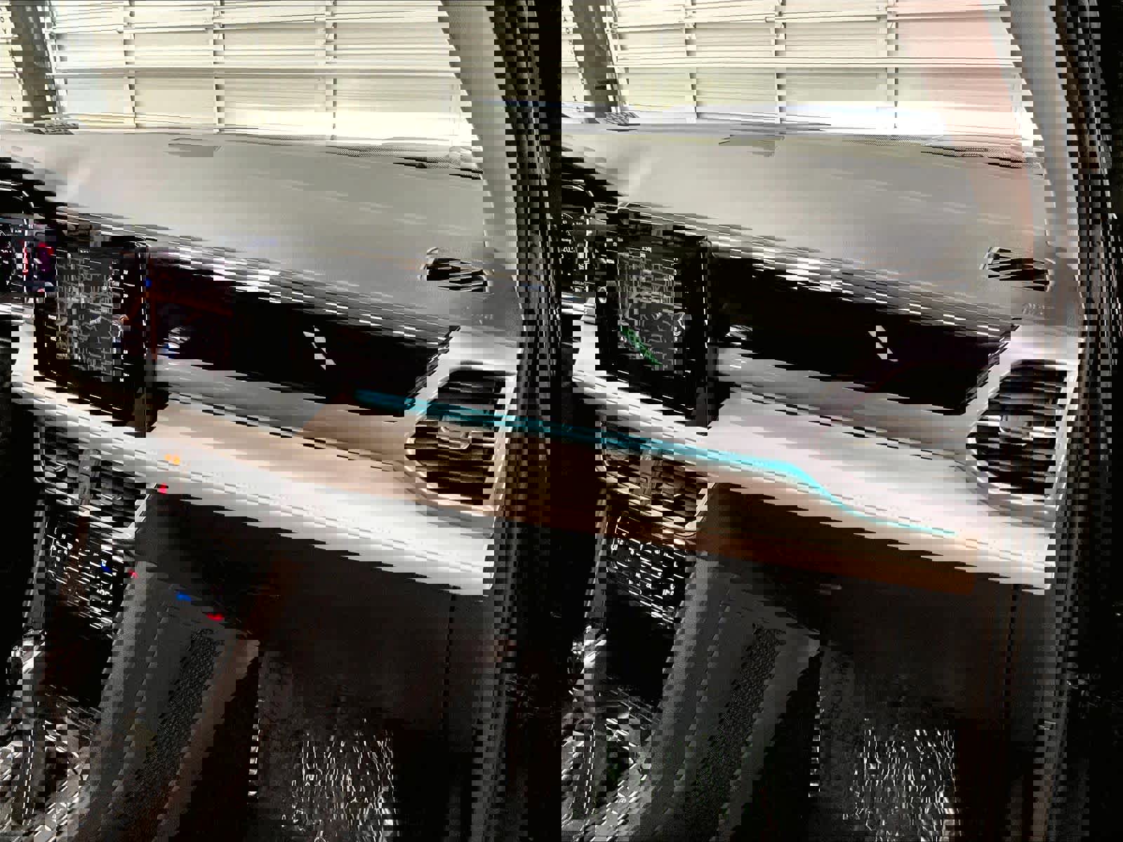 Used 2025 Volkswagen Taos SEL image 19