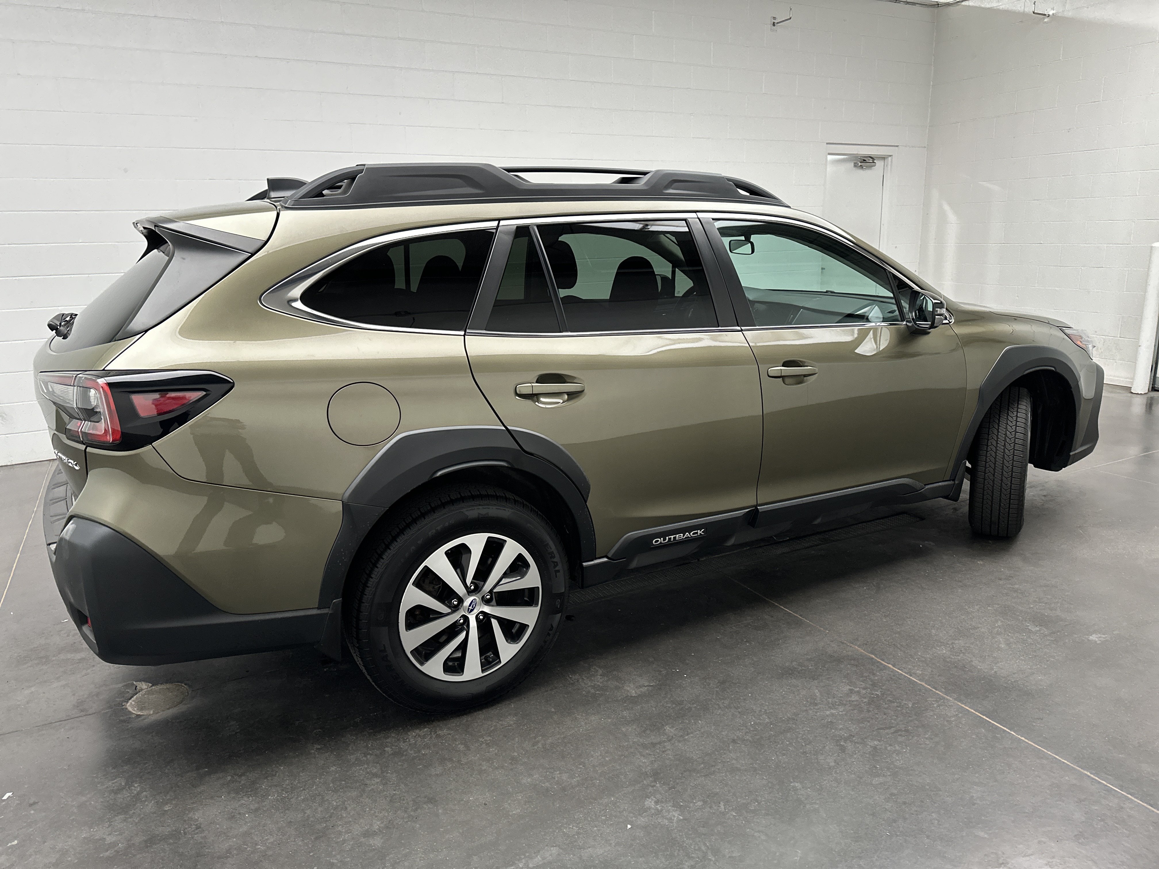 Used 2024 Subaru Outback Premium AWD/4WD image 8