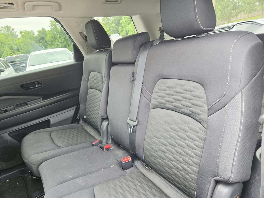Used 2024 Nissan Pathfinder S FWD image 11