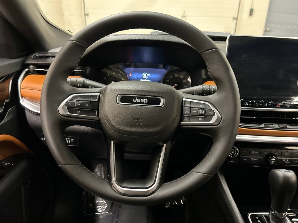 Used 2025 Jeep Compass Limited AWD/4WD image 17