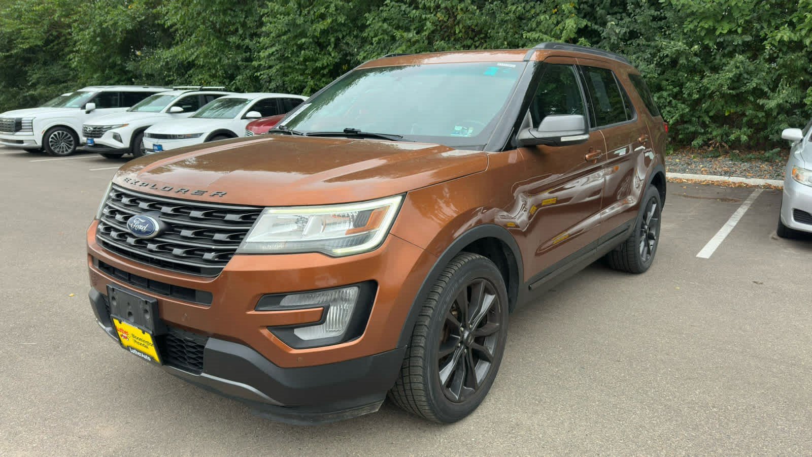 Used 2017 Ford Explorer XLT w/ Equipment Group 202A AWD/4WD image 4