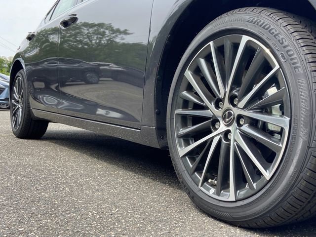 New 2025 Lexus ES 300h w/ Premium Package image 8