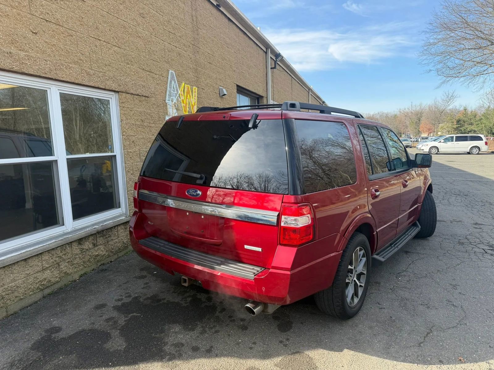 Used 2016 Ford Expedition XLT w/ Equipment Group 202A image 7