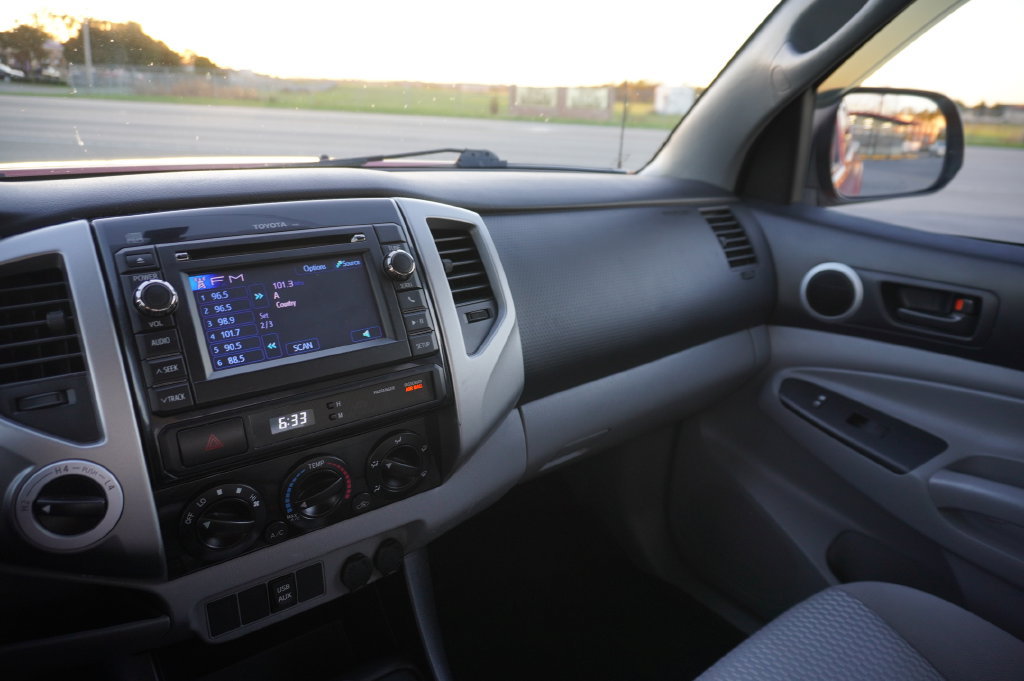 Used 2013 Toyota Tacoma 4x4 Access Cab V6 w/ SR5 Pkg image 19