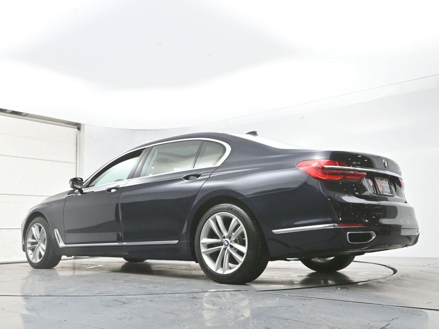Used 2018 BMW 750i xDrive image 37