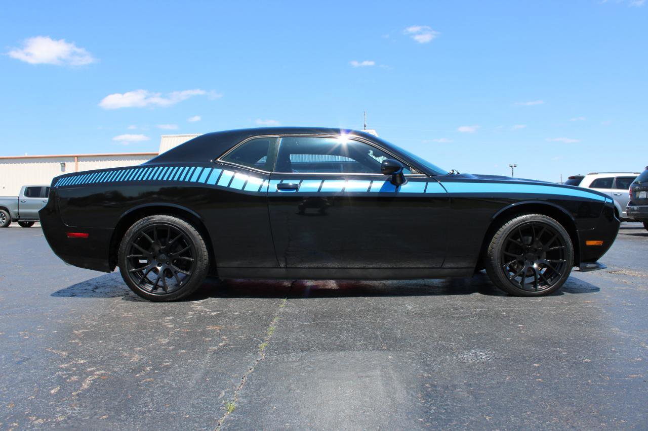 Used 2014 Dodge Challenger SXT RWD image 3