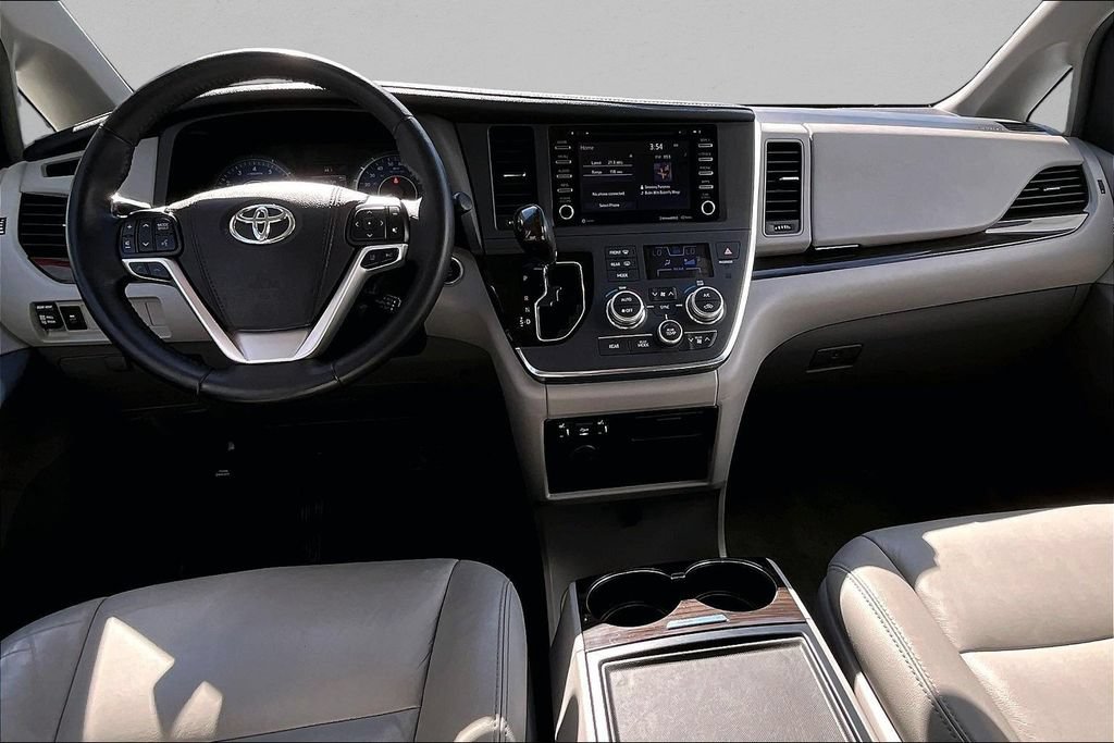 Used 2018 Toyota Sienna XLE AWD/4WD image 8