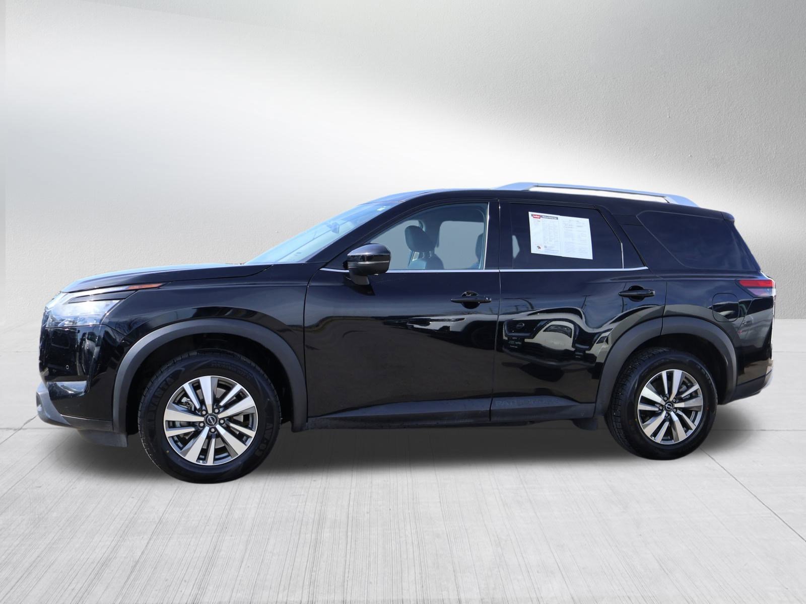 Used 2025 Nissan Pathfinder SL image 4