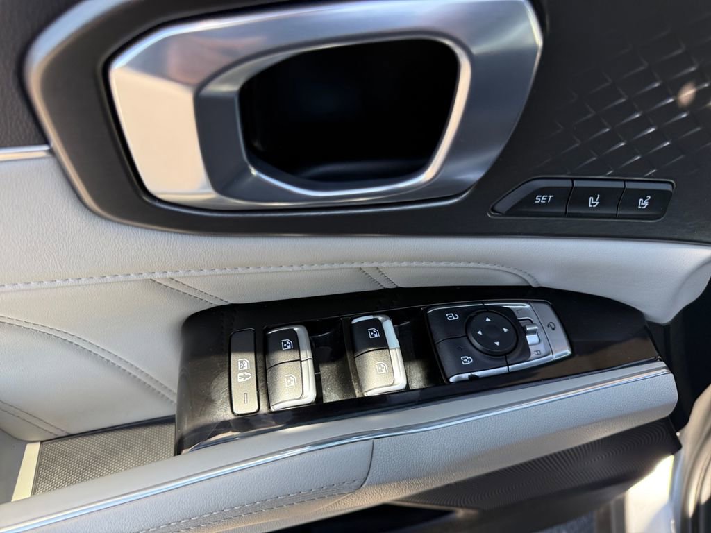 Used 2022 Kia Sorento SX Prestige w/ Panoramic Sunroof Package image 11