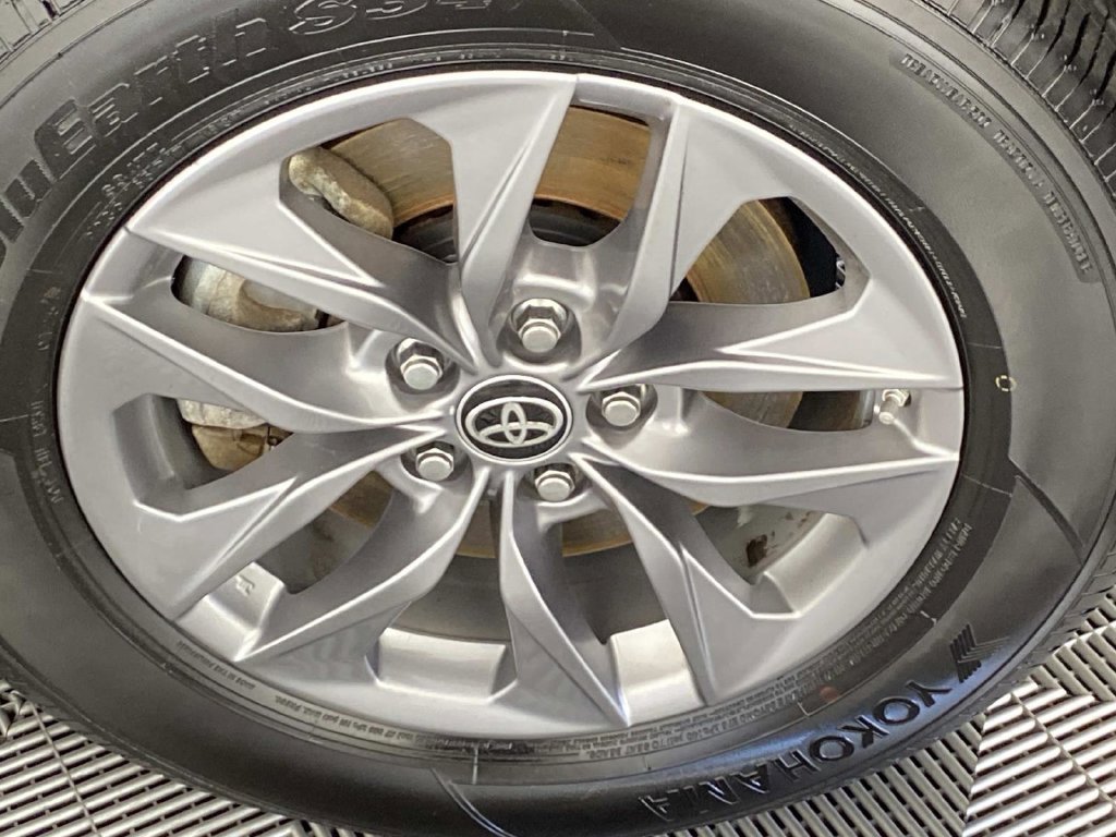 Used 2024 Toyota Sienna XLE w/ XLE Plus Package AWD/4WD image 28