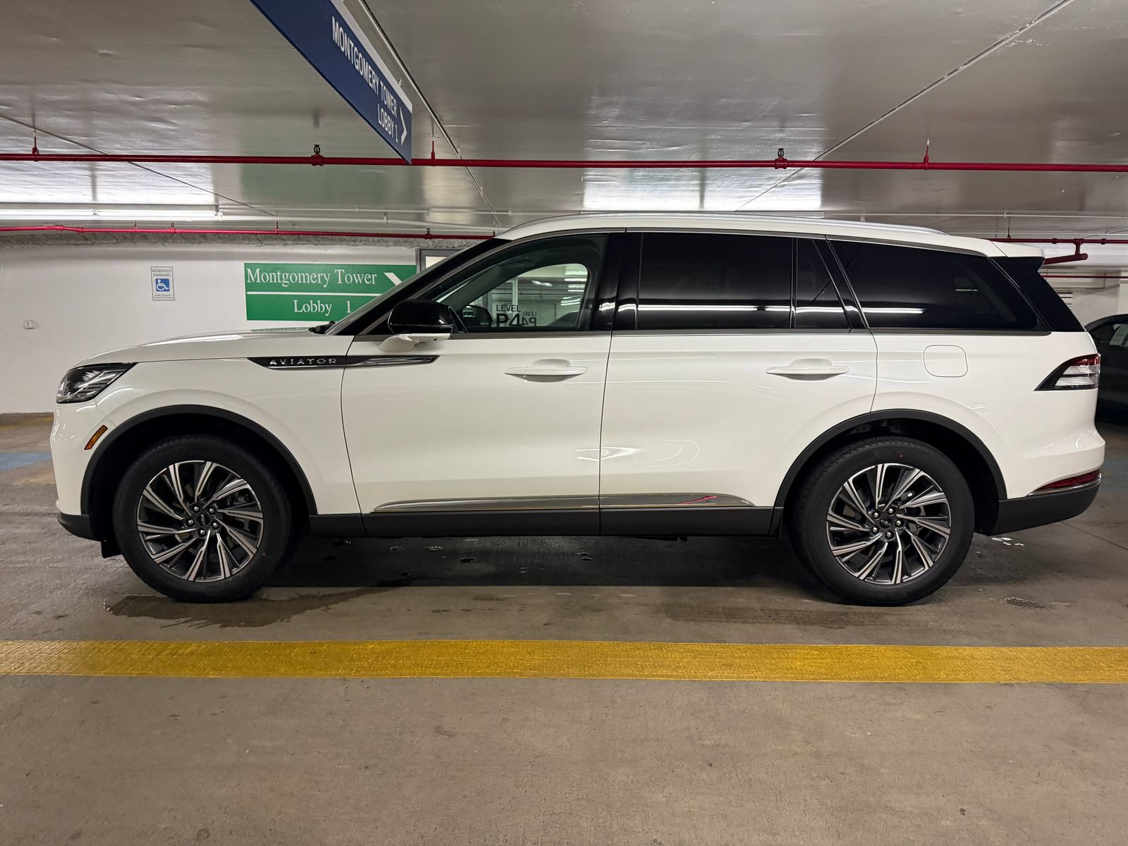 New 2026 Lincoln Aviator AWD image 2