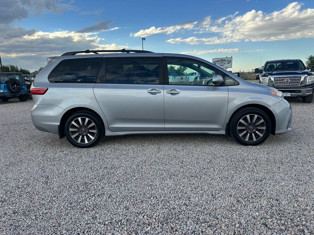 Used 2018 Toyota Sienna XLE w/ XLE Navigation Package AWD/4WD image 12