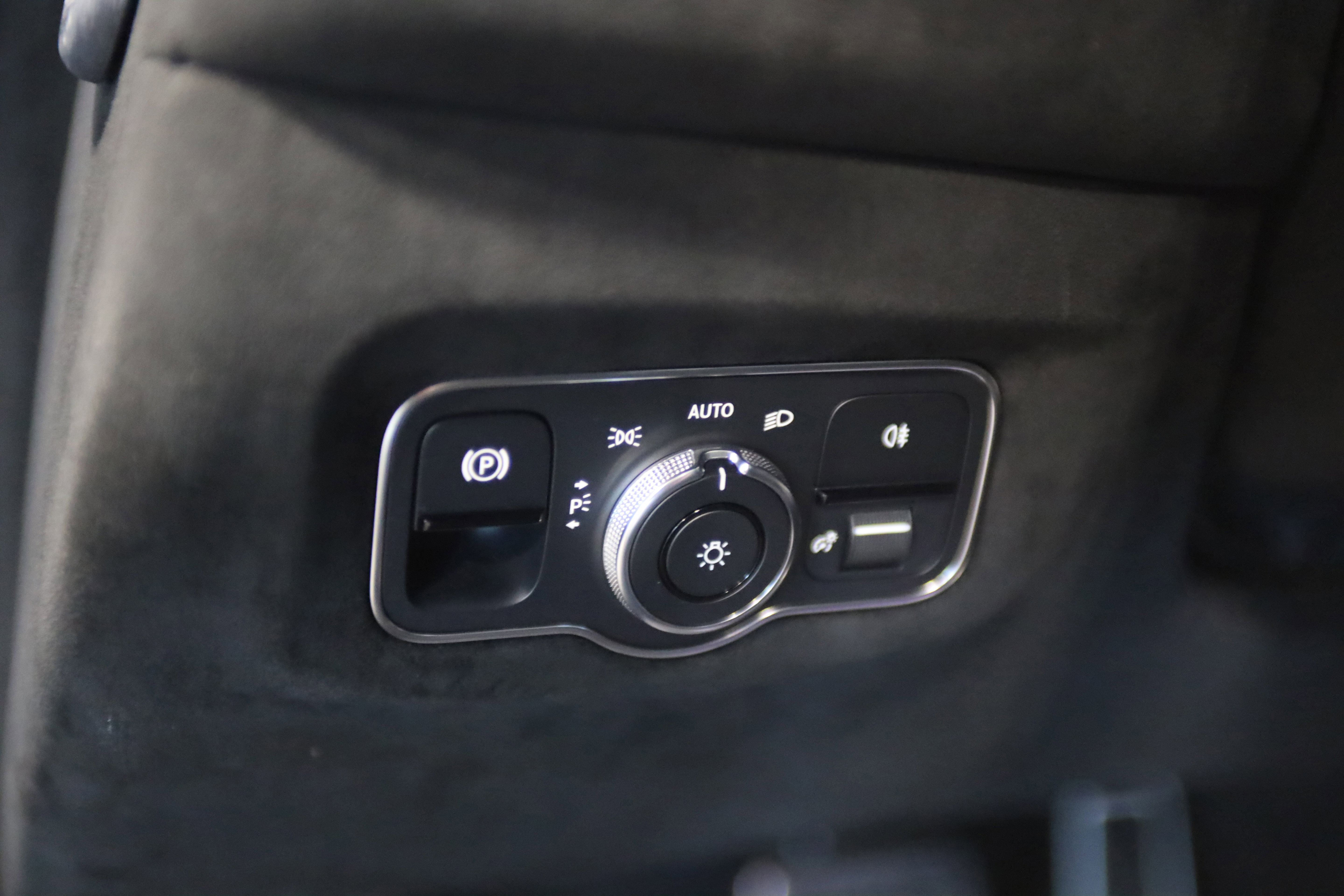 Used 2021 Aston Martin V8 Vantage Coupe RWD image 16