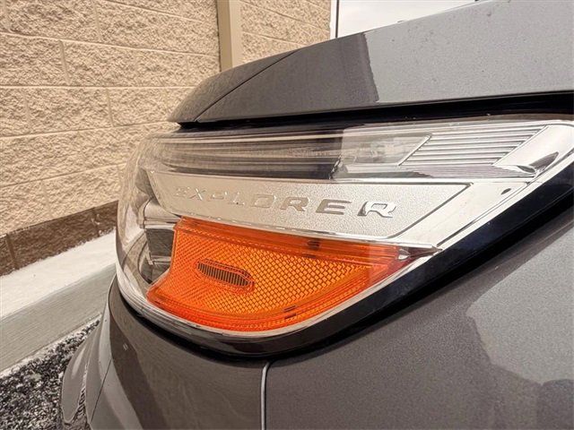 Used 2021 Ford Explorer XLT image 6
