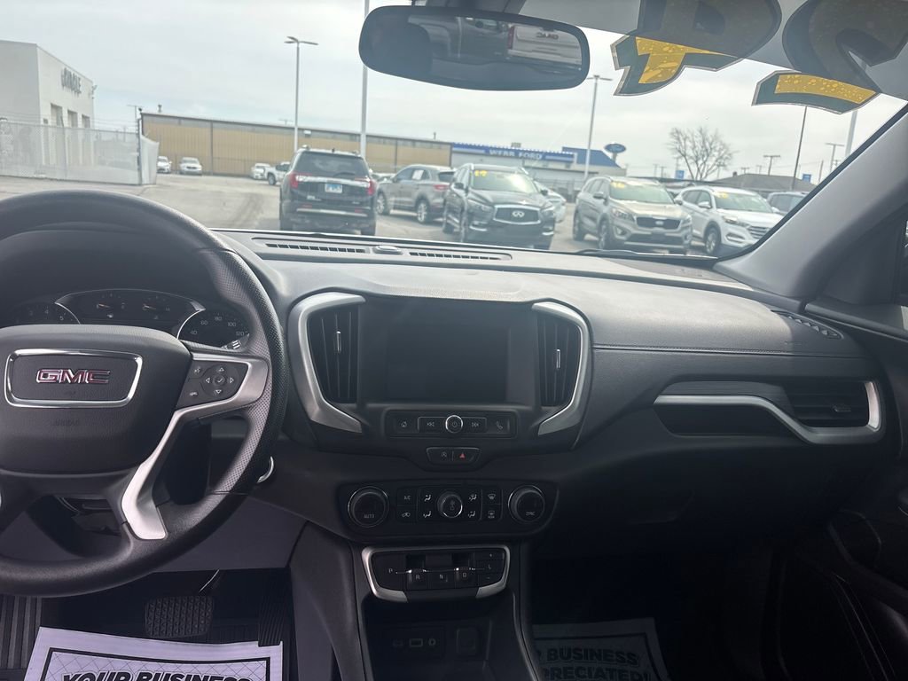 Used 2024 GMC Terrain SLE w/ Driver Convenience Package image 17