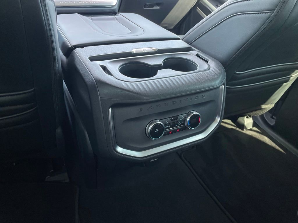Used 2025 Ford Expedition Platinum w/ Driver's Package AWD/4WD image 29