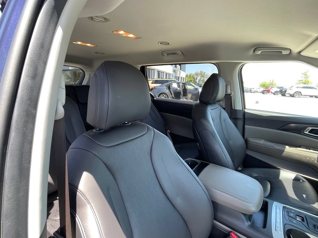 Certified 2025 Kia Carnival FWD image 30