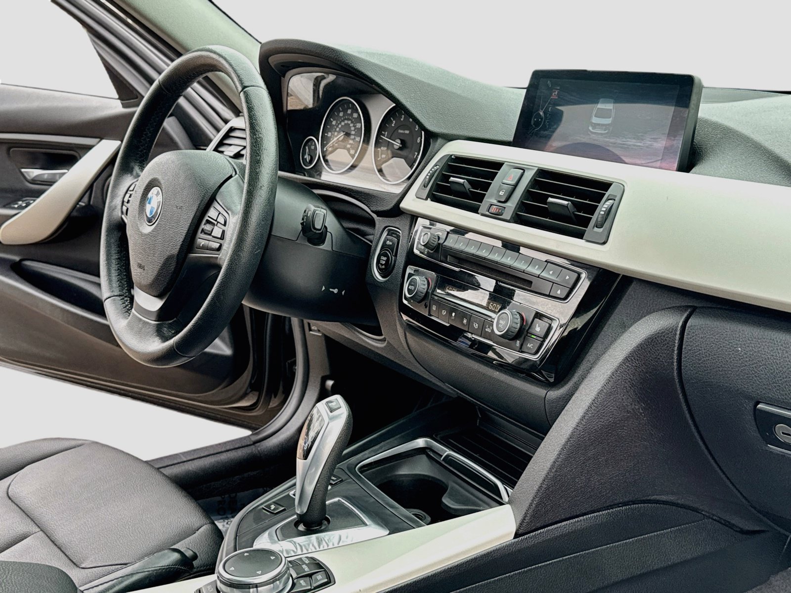 Used 2016 BMW 320i xDrive Sedan AWD/4WD image 15
