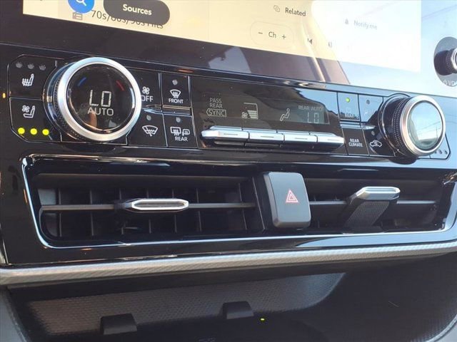 Used 2023 Toyota Highlander Platinum image 14