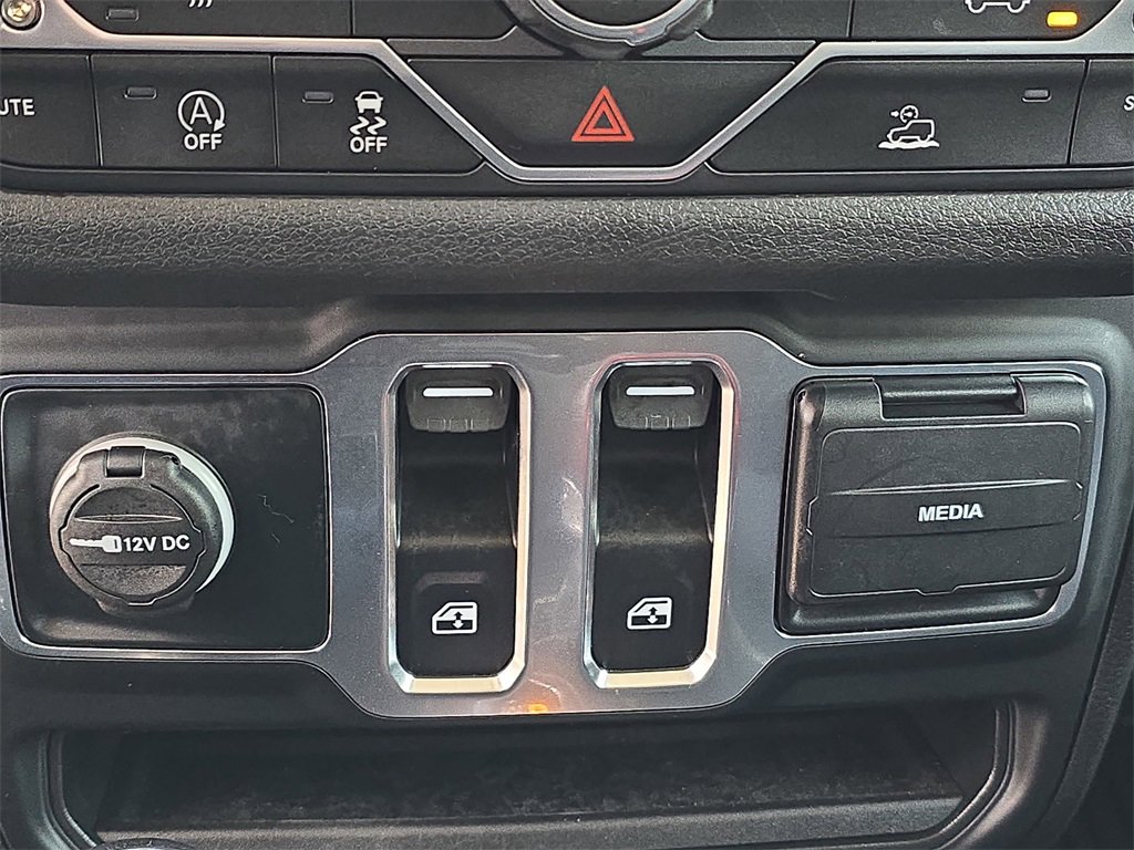 Used 2025 Jeep Wrangler Sport image 24