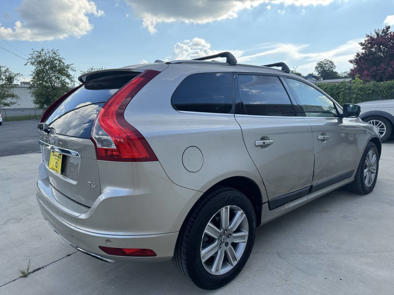 Used 2016 Volvo XC60 T6 w/ Proximity Package image 12