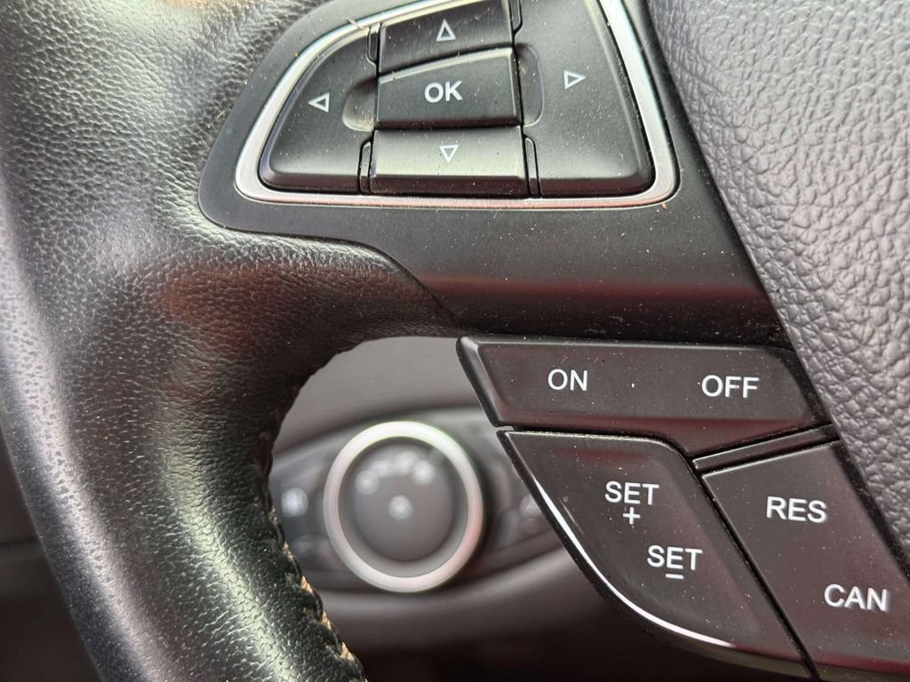 Used 2019 Ford Escape SEL AWD/4WD image 16