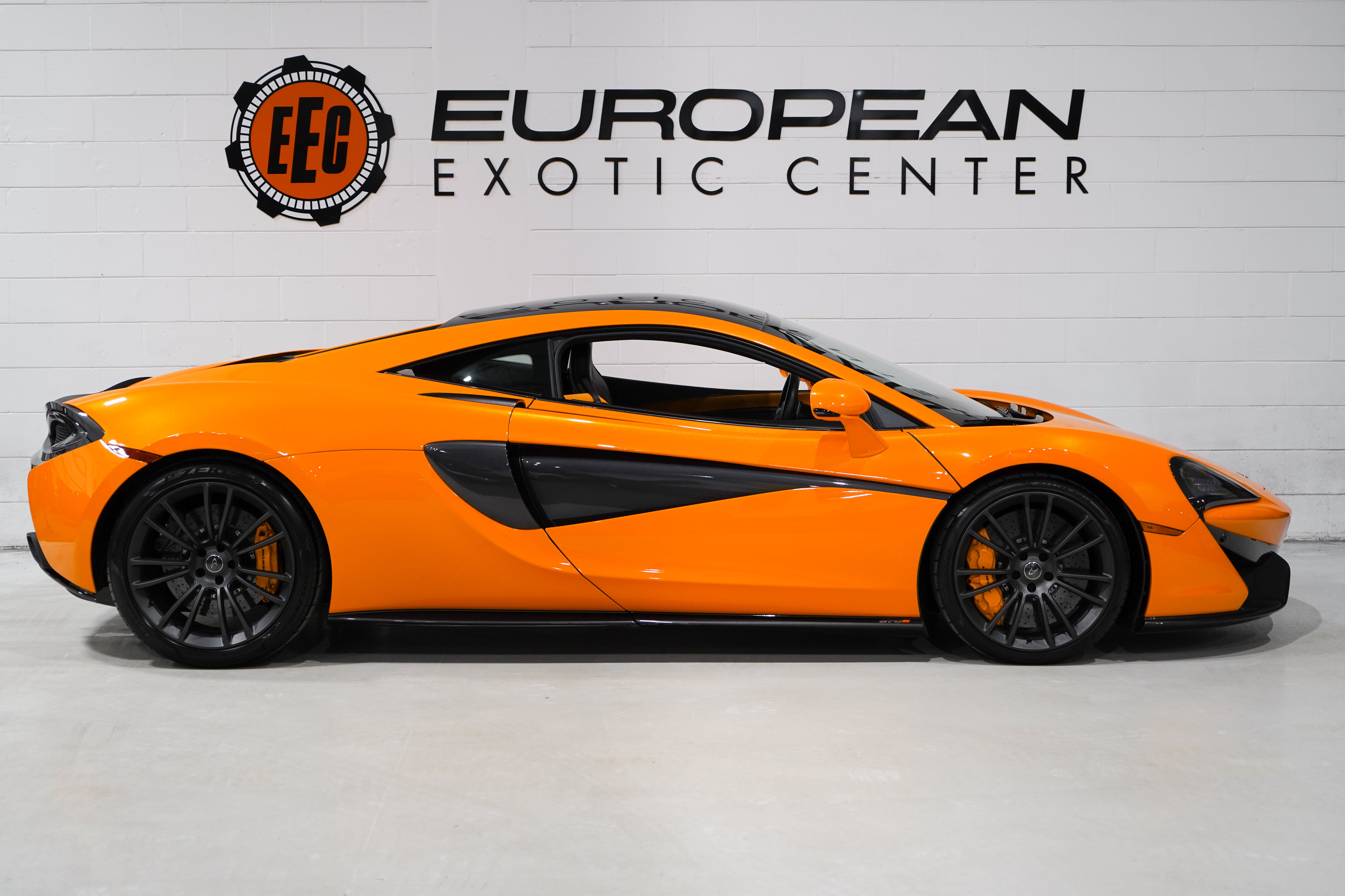 Used 2017 McLaren 570S Coupe RWD image 6
