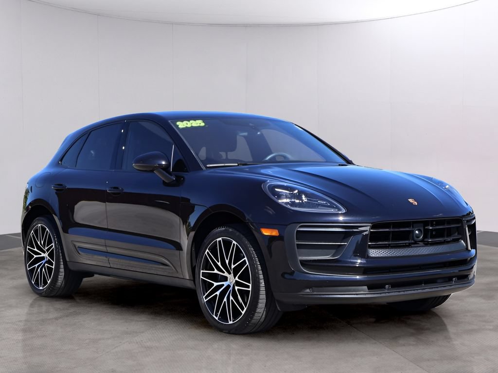 Certified 2025 Porsche Macan AWD/4WD image 11
