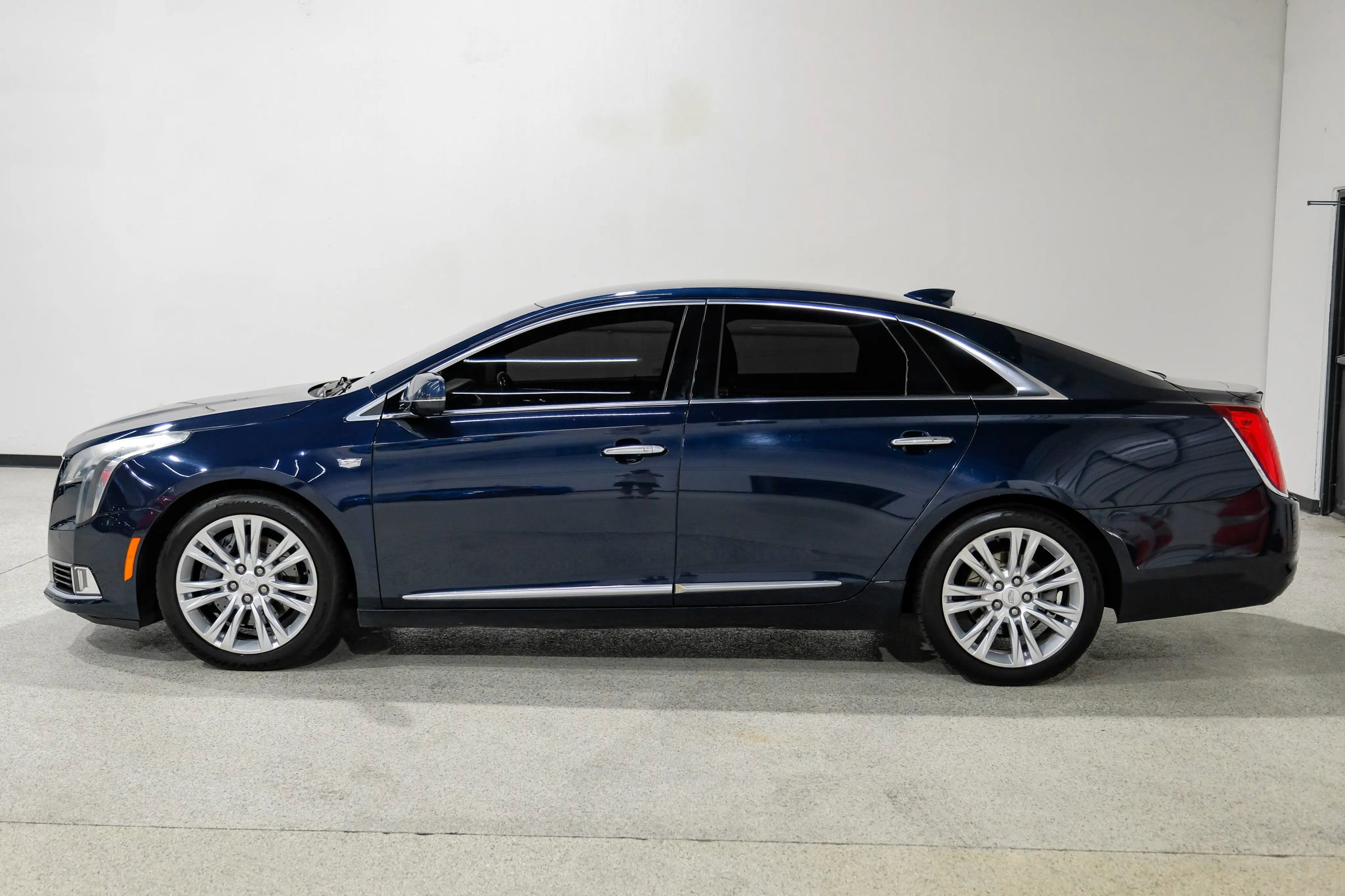 Used 2019 Cadillac XTS Luxury image 9