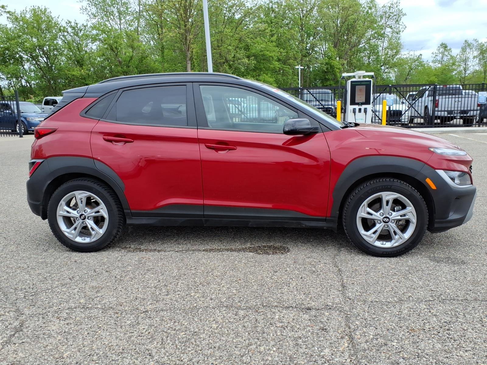 Used 2022 Hyundai Kona SEL w/ Cargo Package FWD image 9