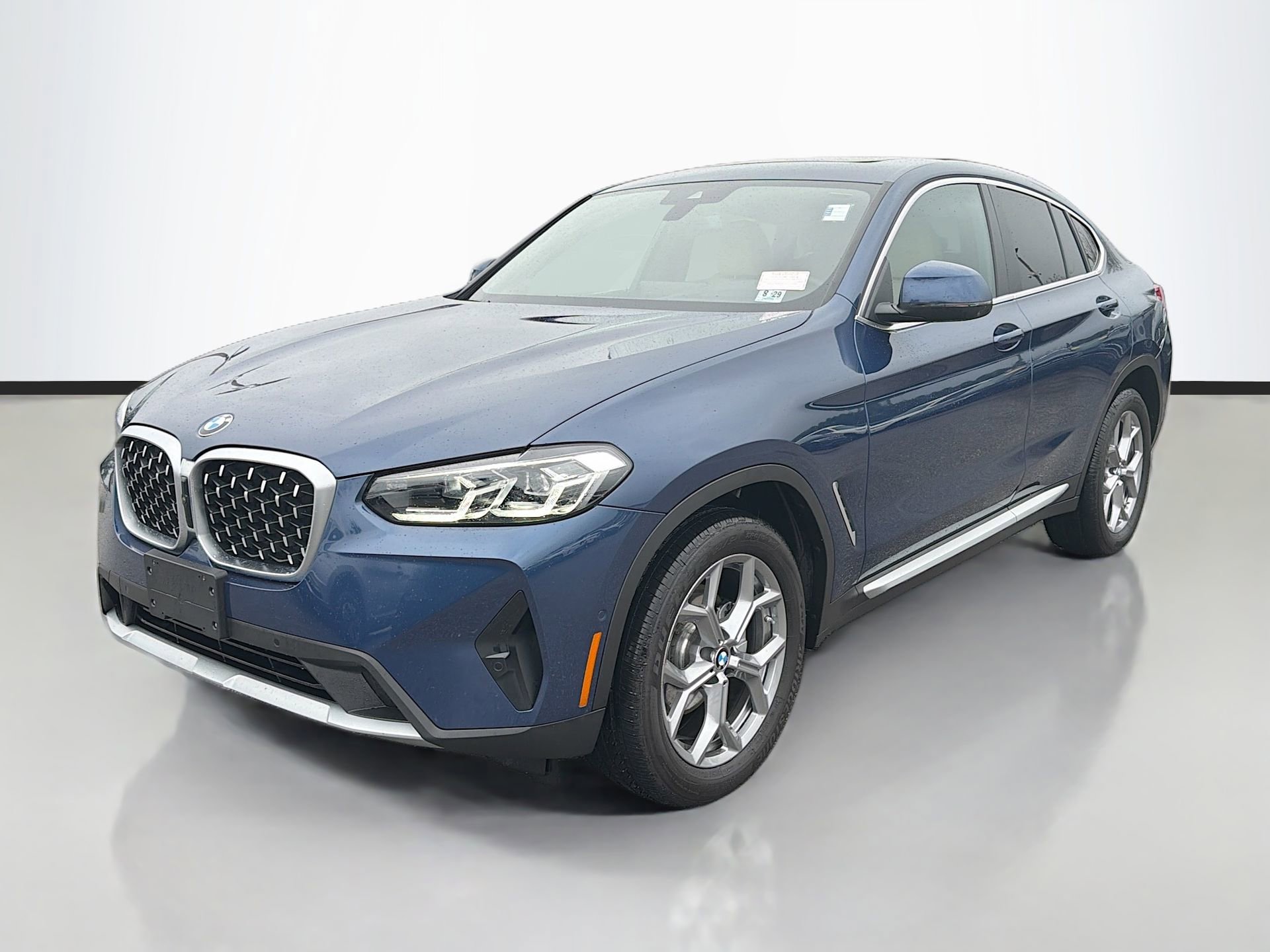 Certified 2025 BMW X4 xDrive30i image 8
