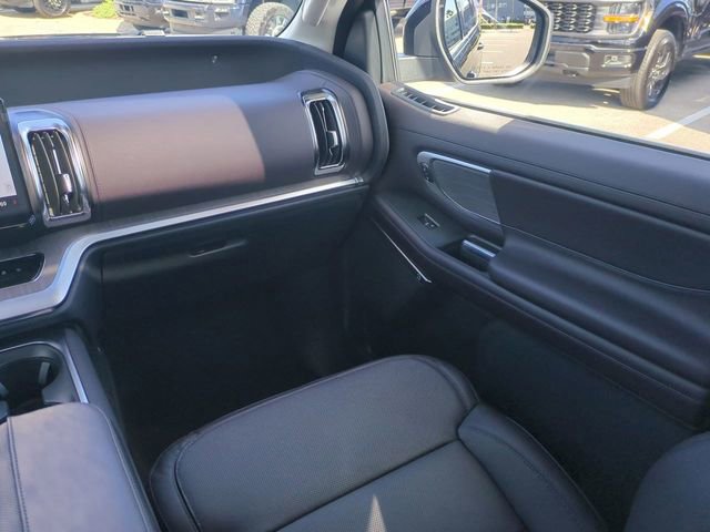 New 2025 Ford Expedition Platinum w/ Platinum Ultimate Package AWD/4WD image 17