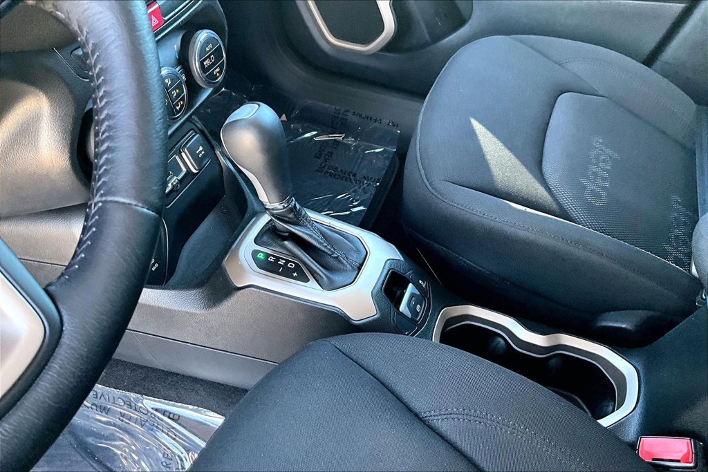 Used 2015 Jeep Renegade Latitude w/ Popular Equipment Group AWD/4WD image 17
