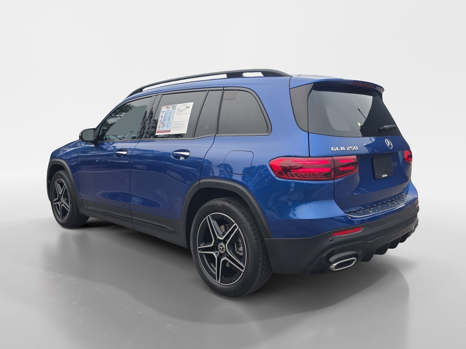 Used 2024 Mercedes-Benz GLB 250 image 3