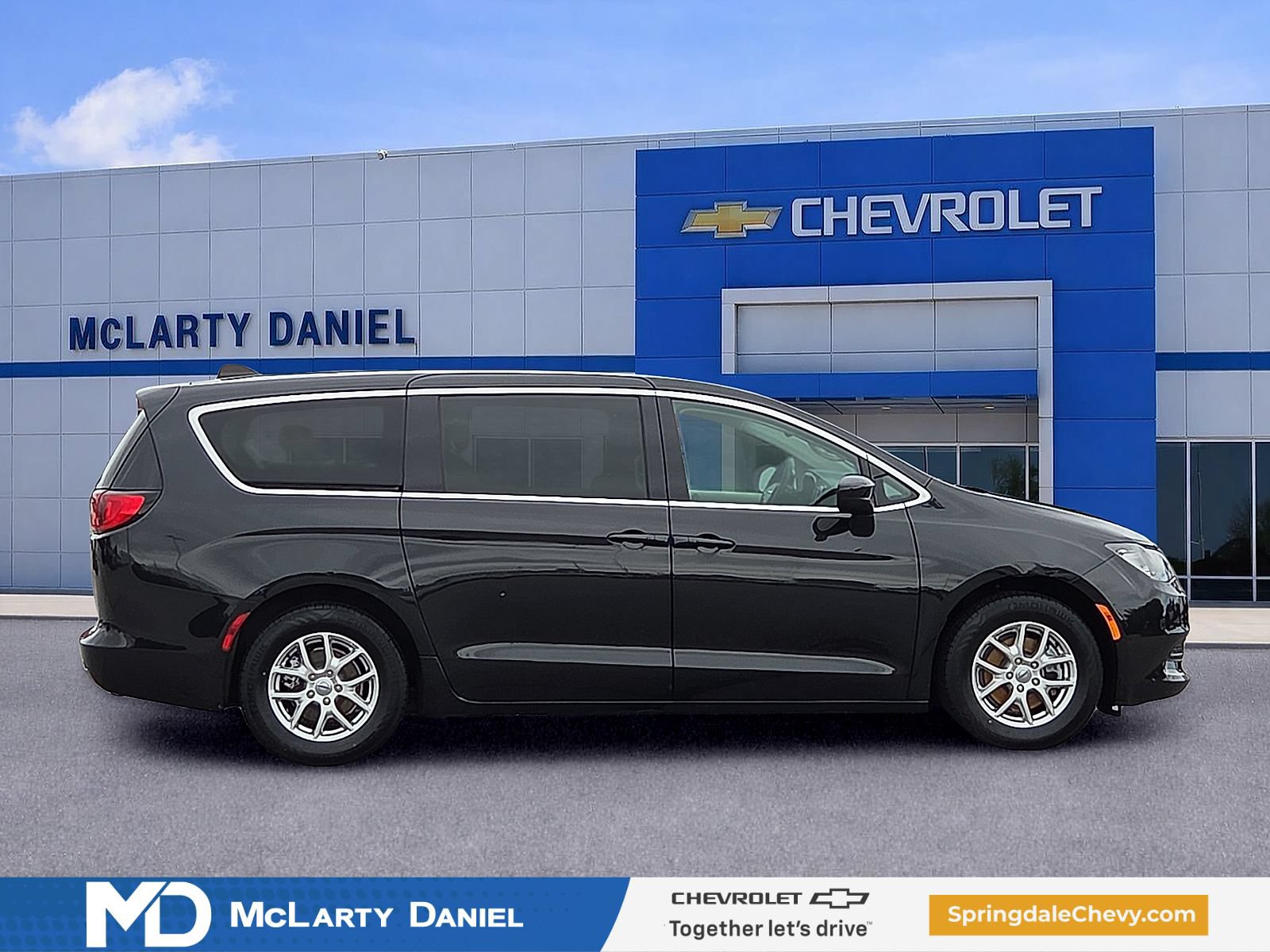 Used 2023 Chrysler Voyager LX FWD image 6