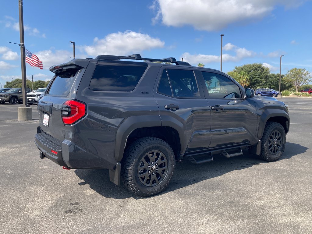New 2026 Toyota 4Runner SR5 AWD/4WD image 4