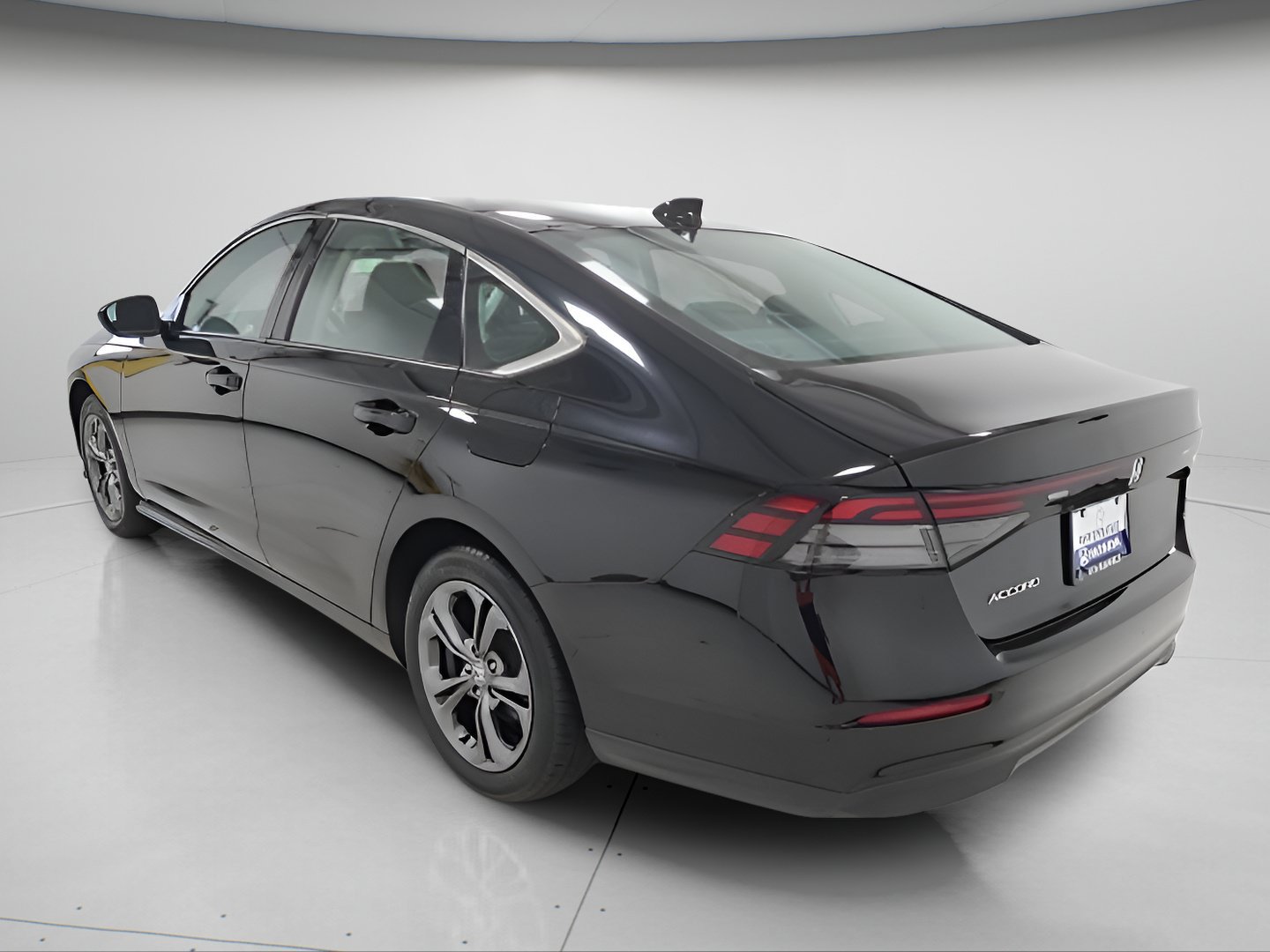 Used 2023 Honda Accord EX image 5