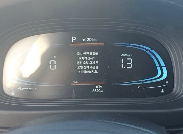 Used 2025 Hyundai Venue Limited FWD image 18