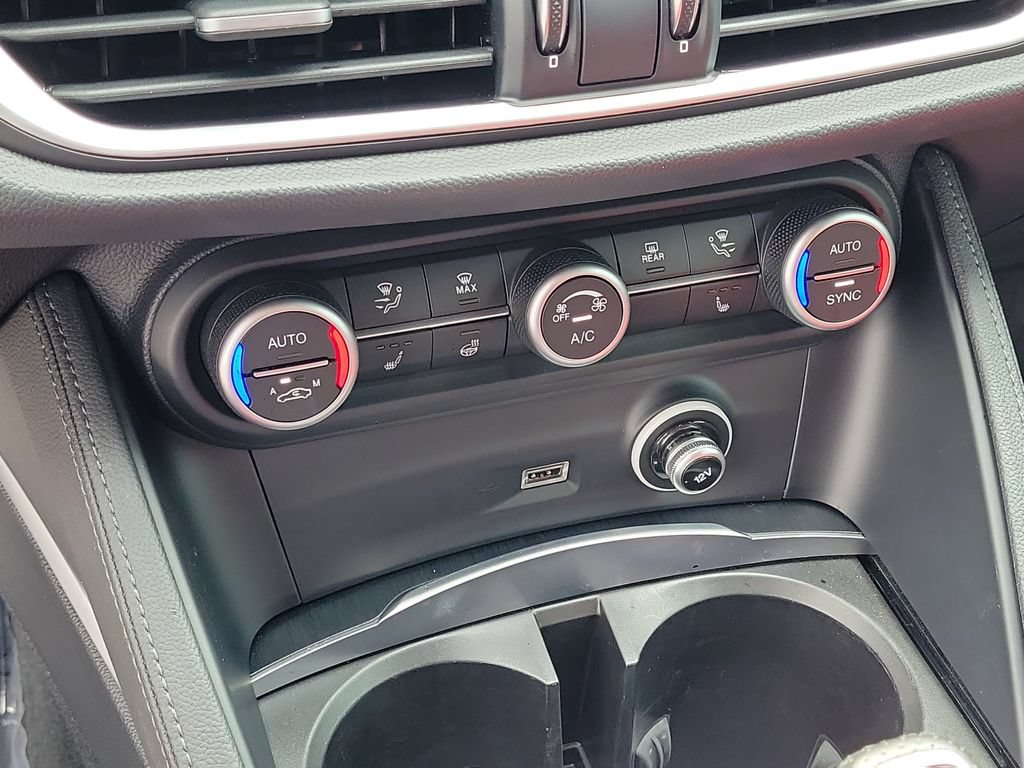 Used 2022 Alfa Romeo Stelvio Sprint RWD image 24