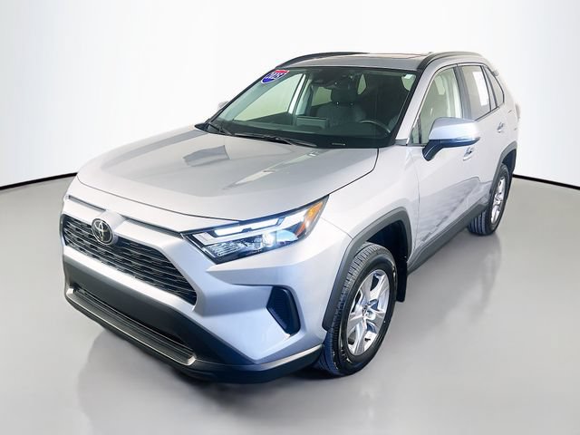 Used 2025 Toyota RAV4 XLE w/ Convenience Package FWD image 4
