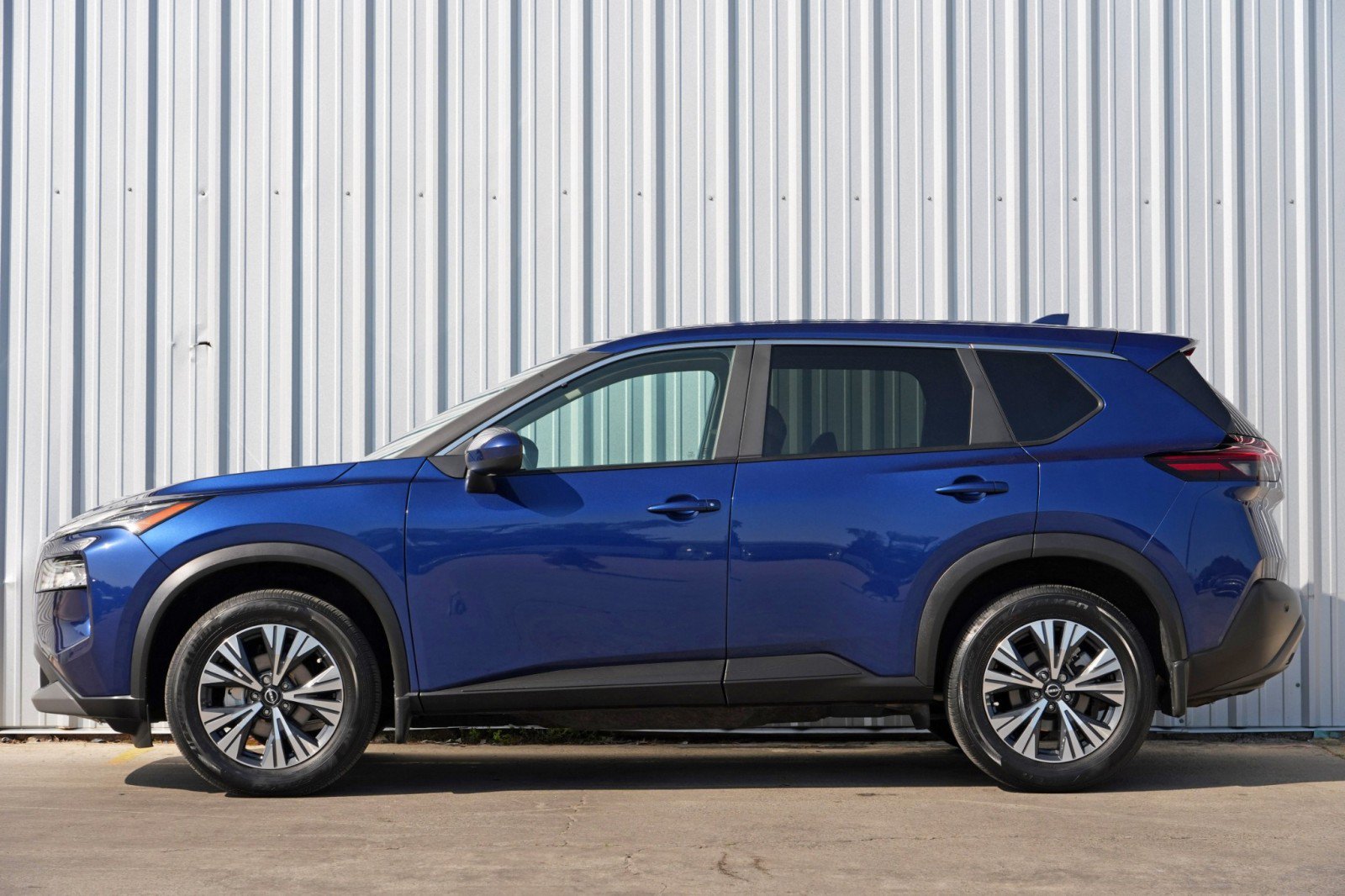 Used 2023 Nissan Rogue SV FWD image 8