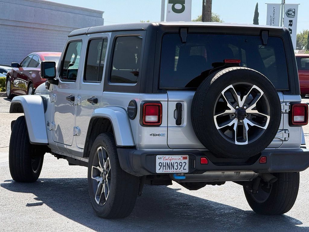 Used 2024 Jeep Wrangler Unlimited AWD/4WD image 2