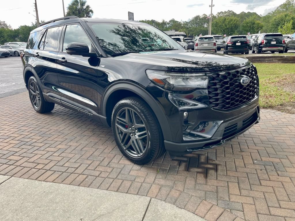 Used 2025 Ford Explorer ST-Line w/ ST-Line Street Pack AWD/4WD image 8