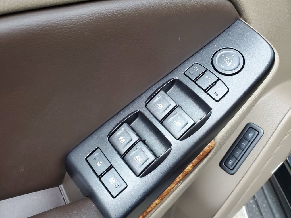 Used 2016 Chevrolet Suburban LTZ image 17