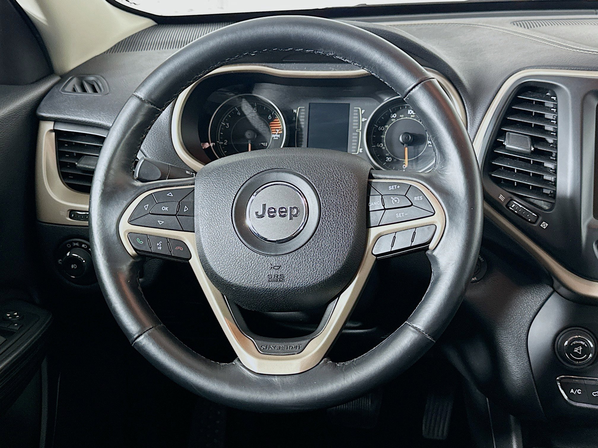 Used 2017 Jeep Cherokee Latitude image 18