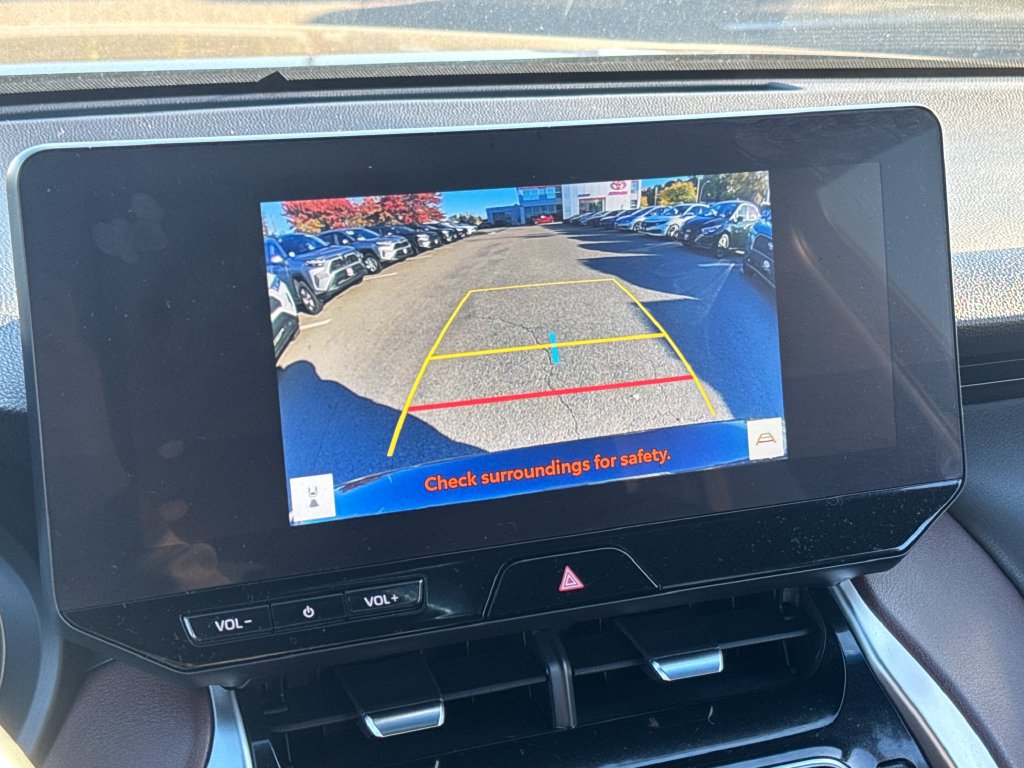 Used 2023 Toyota Venza XLE AWD/4WD image 25